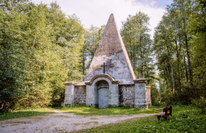 Piramida w Rapie — mazurska tajemnica