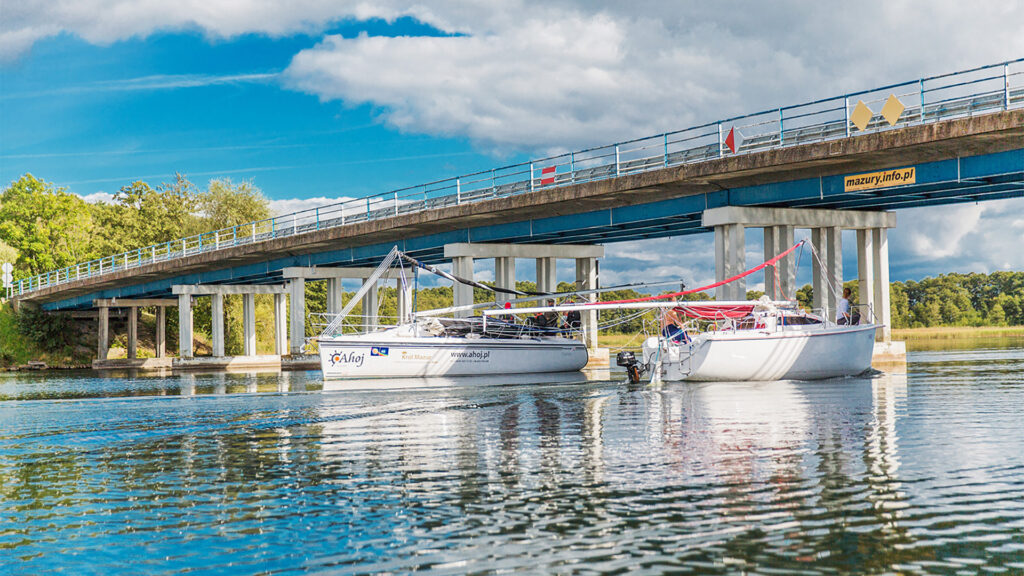 Most Sztynorcki między jeziorami Dargin i Kirsjaty