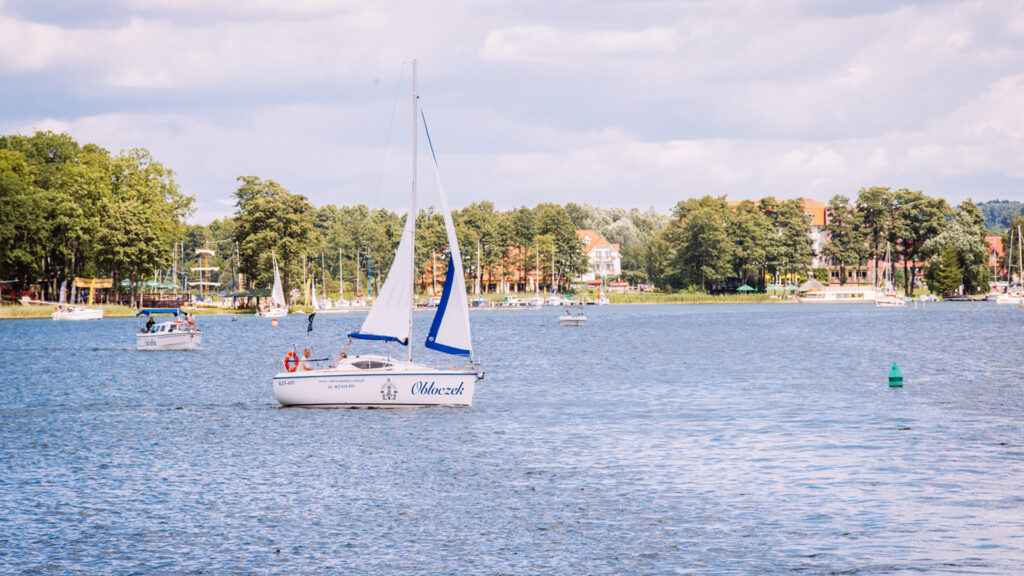 Żegluga po jeziorze Kisajno